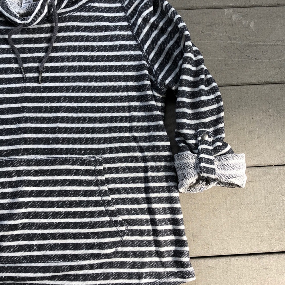 French Laundry medium grey and white sweatshirt - Picture 5 of 9